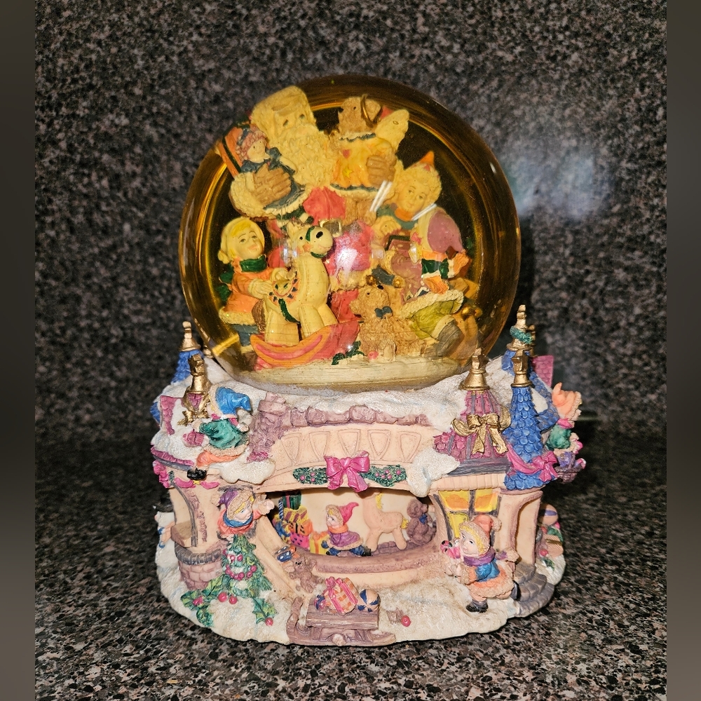 Christmas Santa Claus Musical Snow Globe